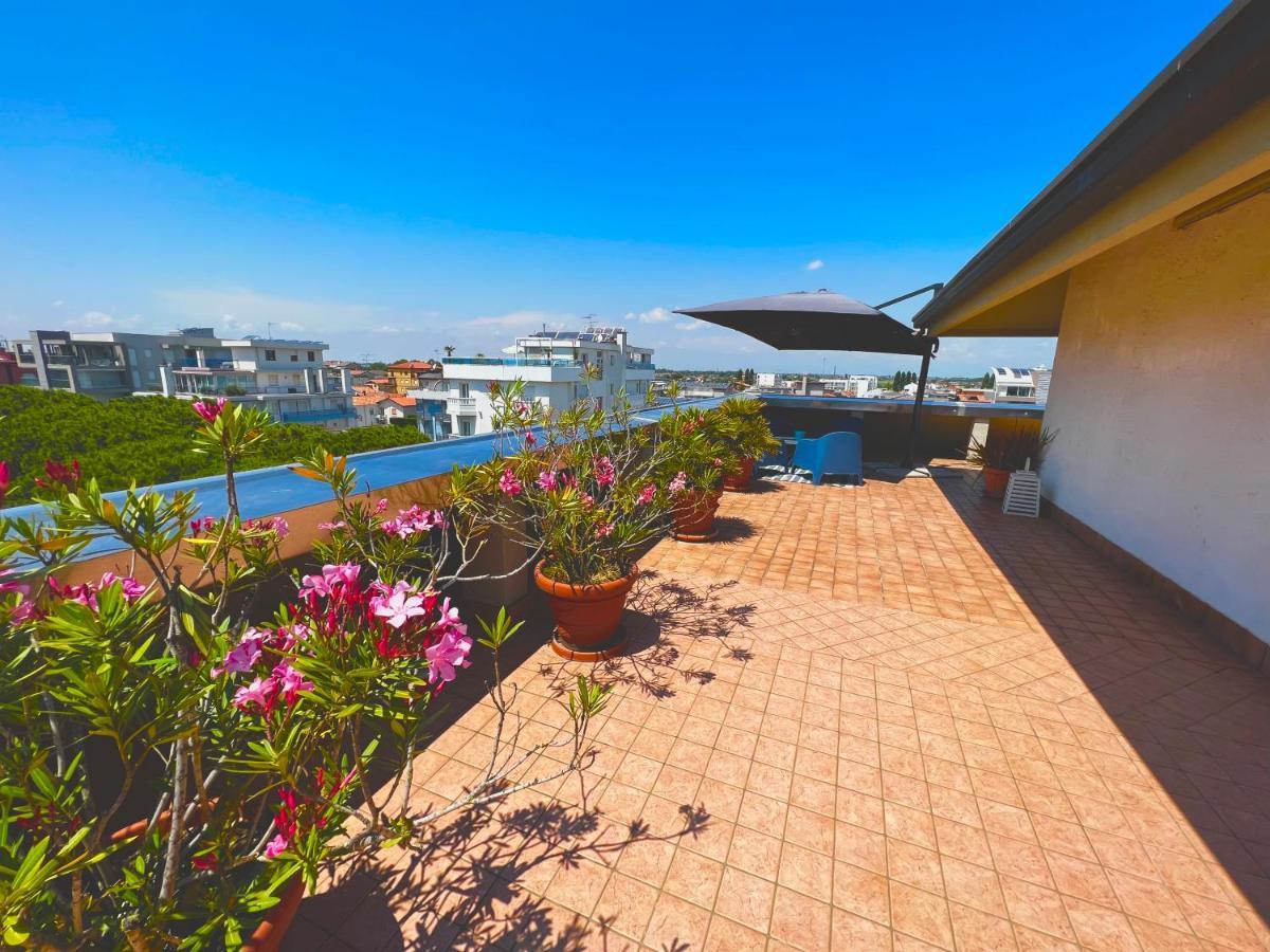 Blue Moon Penthouse Leilighet Lido di Jesolo Eksteriør bilde